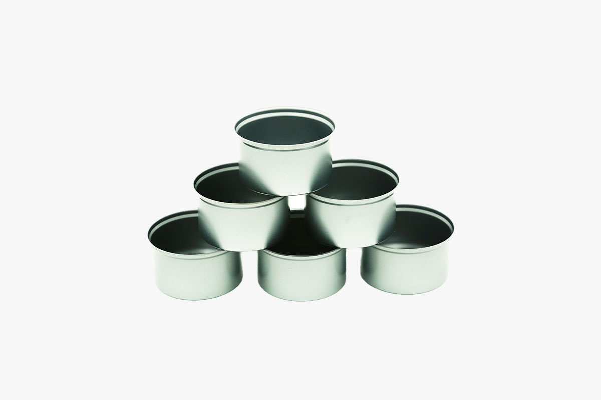 Chrome-plated cans are environmentally friendly and a good choice for storing food